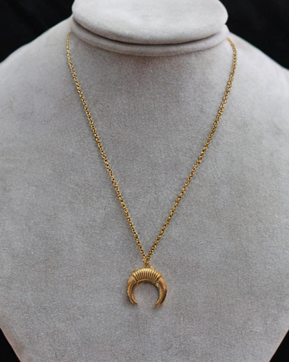 Crescent Horn Pendant Necklace – Gold-Plated &nbsp;Stainless Steel Kirei - 1005